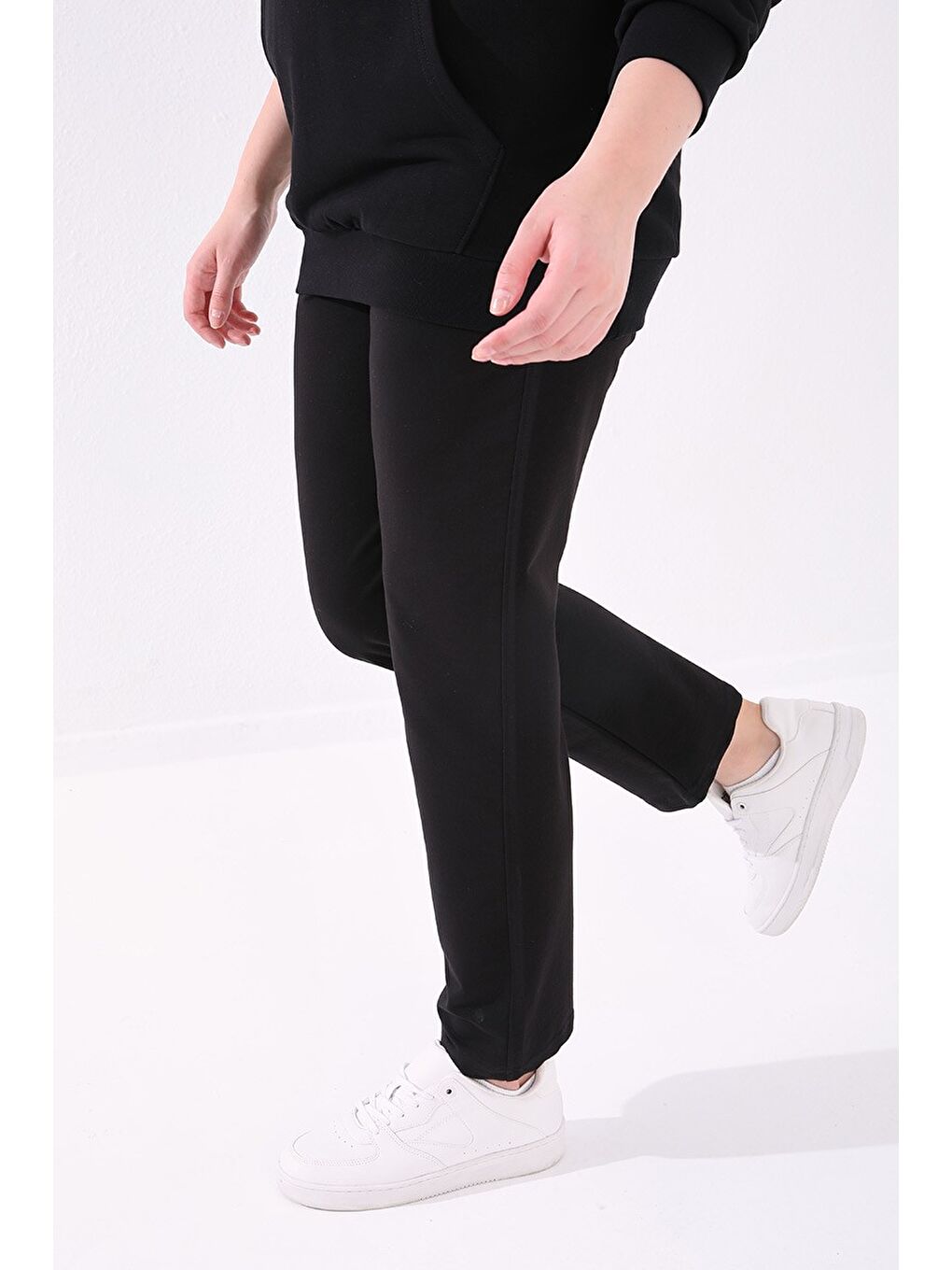 Siyah Cepli Rahat Form Klasik Paça Kadın Büyük Beden Eşofman Alt - 94017-2