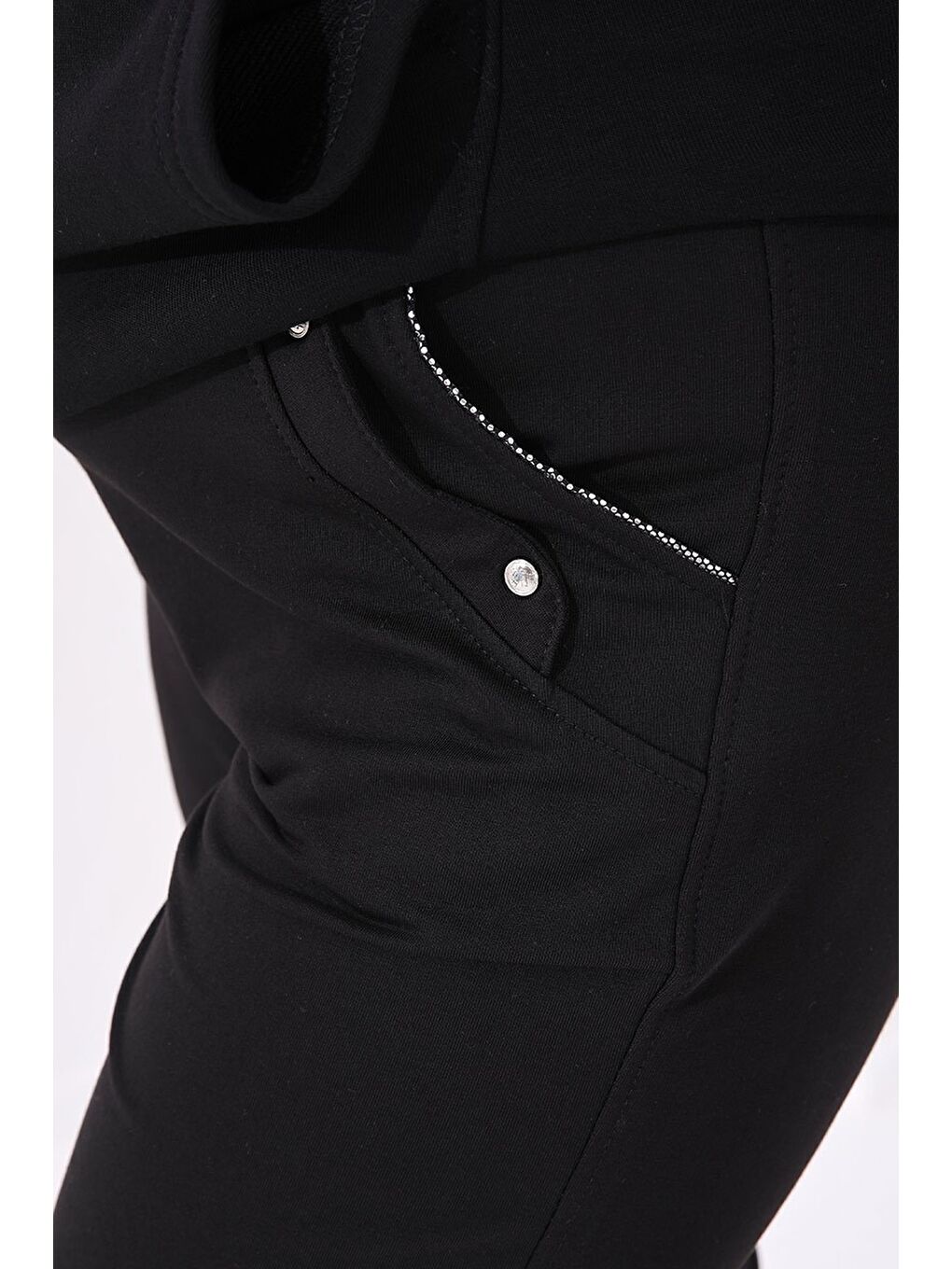 Siyah Cepli Rahat Form Klasik Paça Kadın Büyük Beden Eşofman Alt - 94017-3