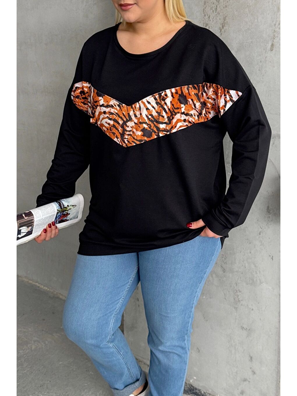 Siyah Büyük Beden Bisiklet Yaka Uzun Kollu Leopar Desenli Sweatshirt 300281-6