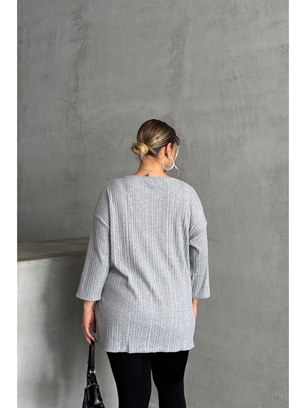 Gri Büyük Beden Bisiklet Yaka Yarım Kollu Yırtmaçlı Fitilli İnce Bluz 173712-6