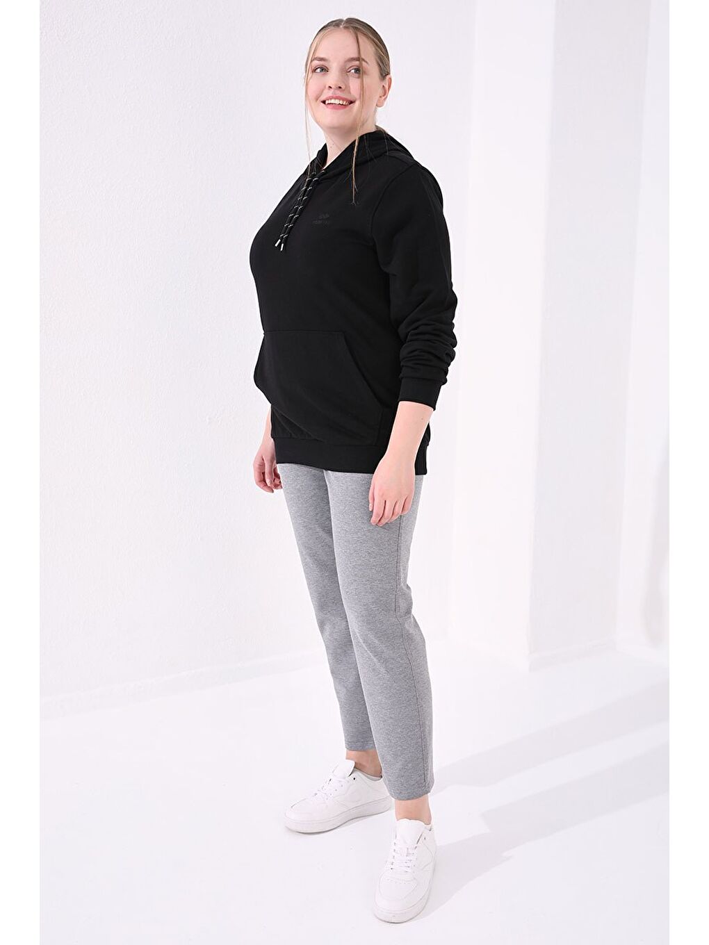 Gri Melanj Klasik Paça Taş Detaylı Kadın Büyük Beden Eşofman Alt  - 94040-1