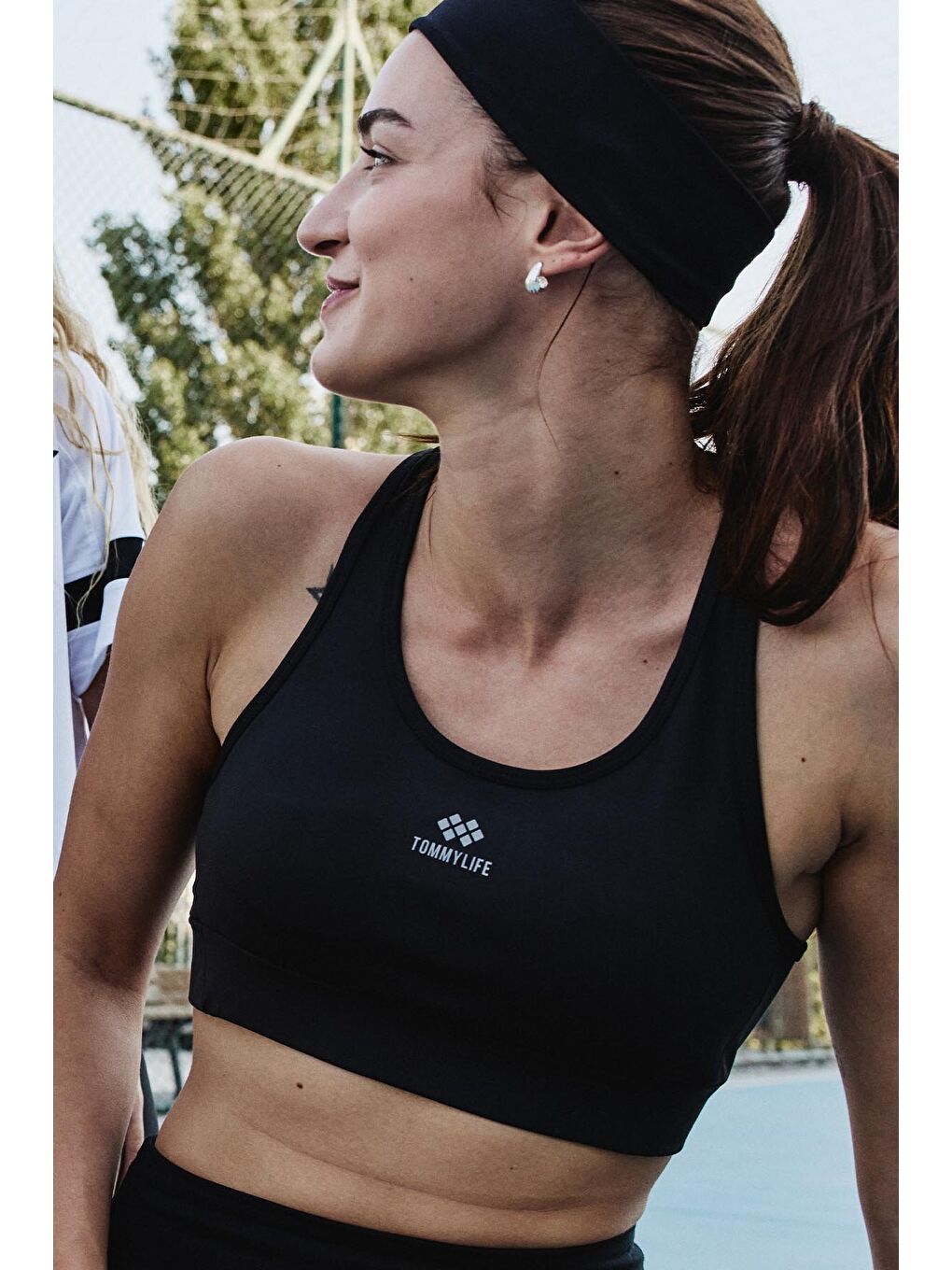 Siyah Çapraz Sırt Detaylı Slim Fit U Yaka Pedli Kadın Spor Büstiyer - 97121-1