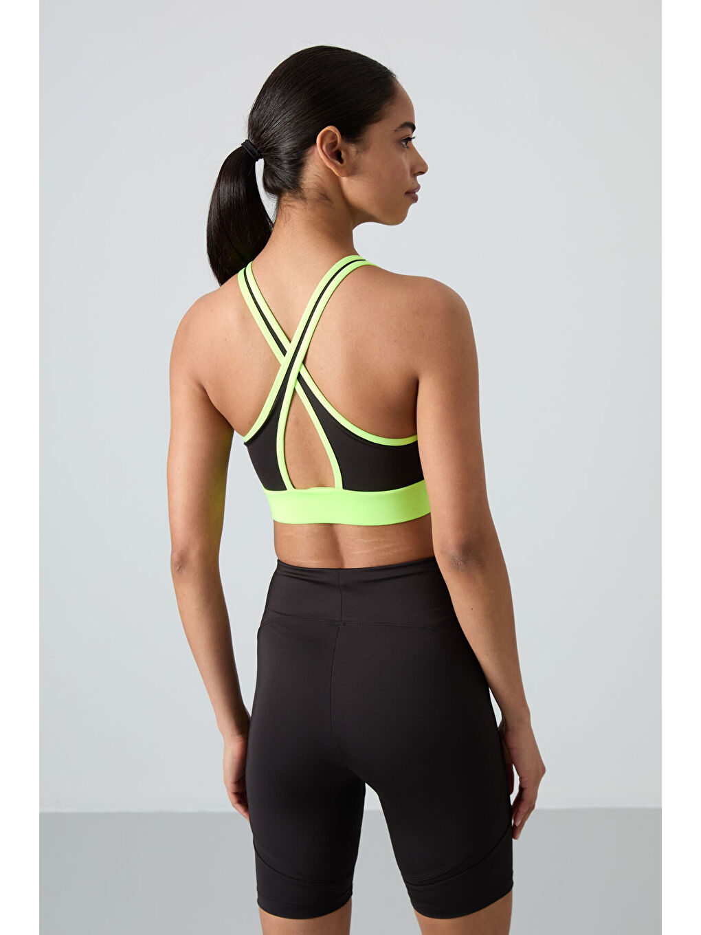 Neon Sarı Çapraz Sırt Detaylı Slim Fit U Yaka Pedli Kadın Spor Büstiyer - 97121-3