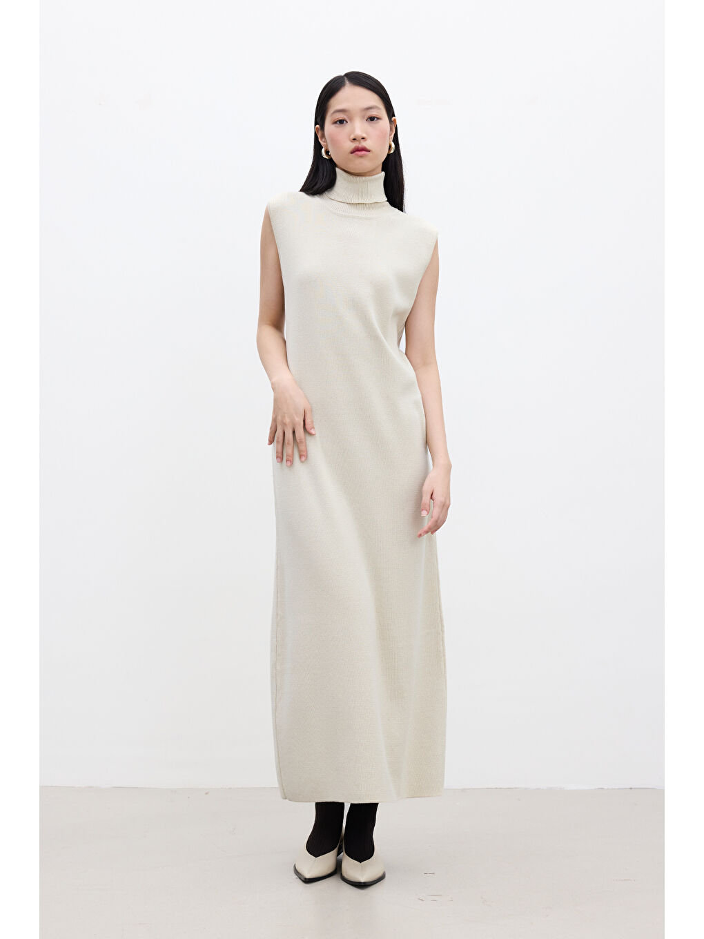 Kolsuz Yüksek Yaka Triko Elbise Bej-4