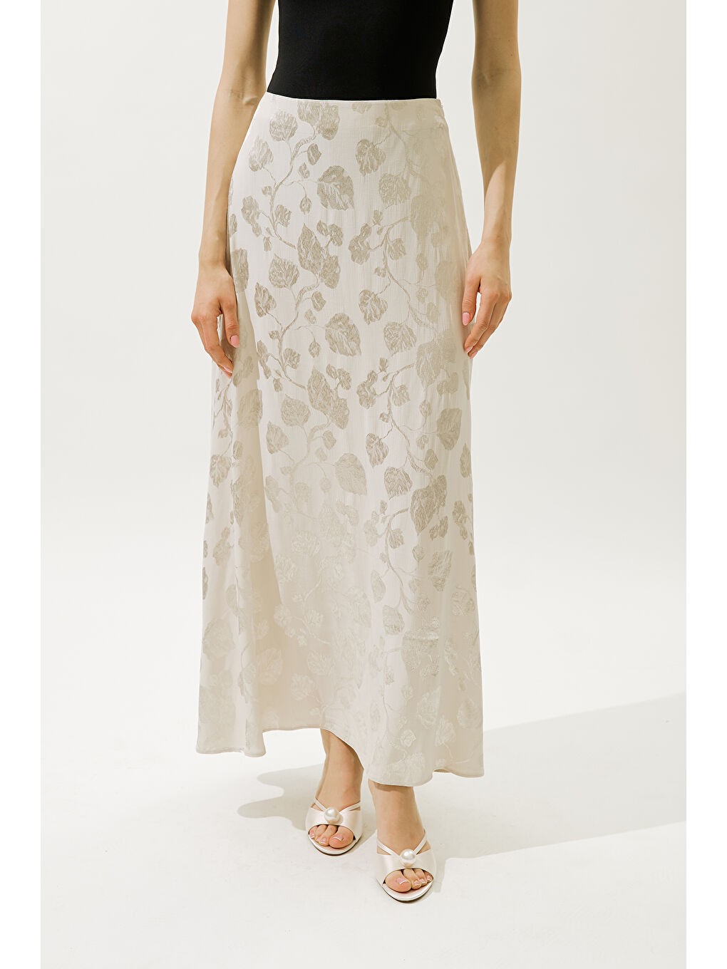 Bej Jakarlı Saten Etek Vanilya-4