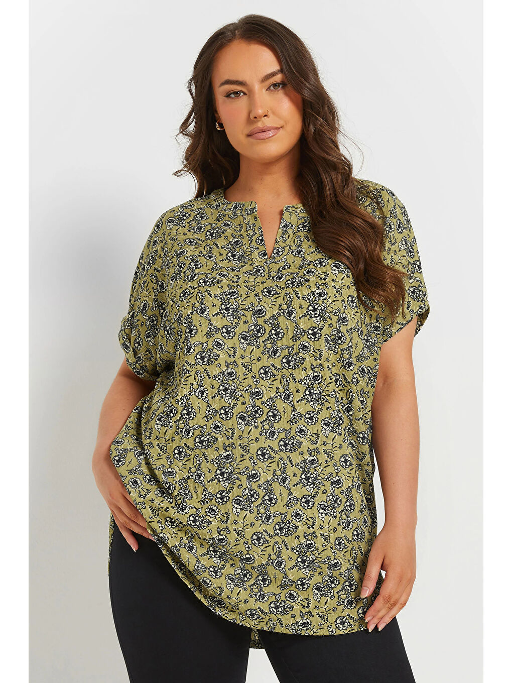 Haki Büyük Beden Çentik Yaka Kısa Kollu Eteği Asimetrik Kesim Desenli Bluz 303867-1