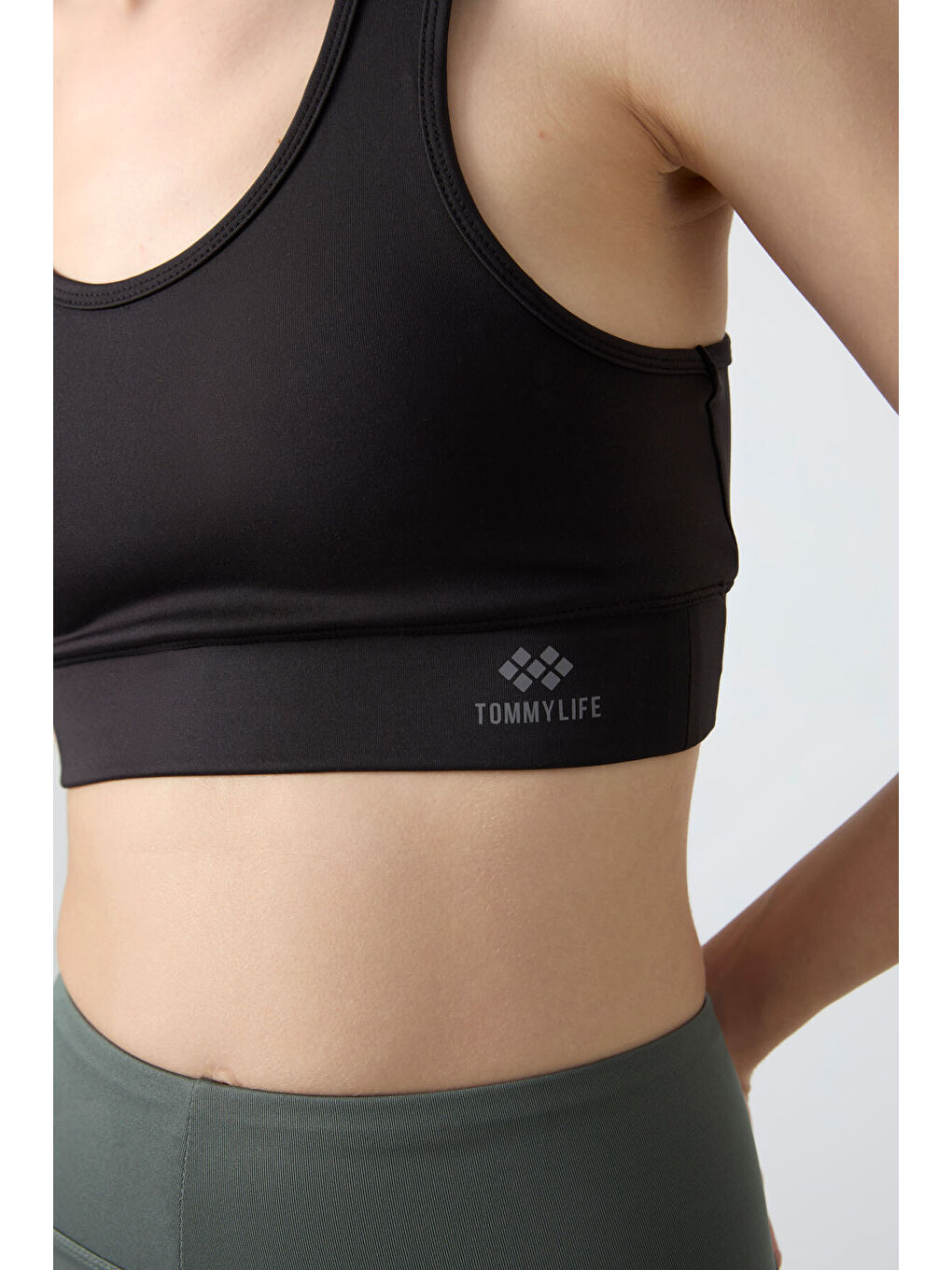 Siyah Sırt Detaylı Dar Kalıp U Yaka Kadın Spor Büstiyer - 97120-1