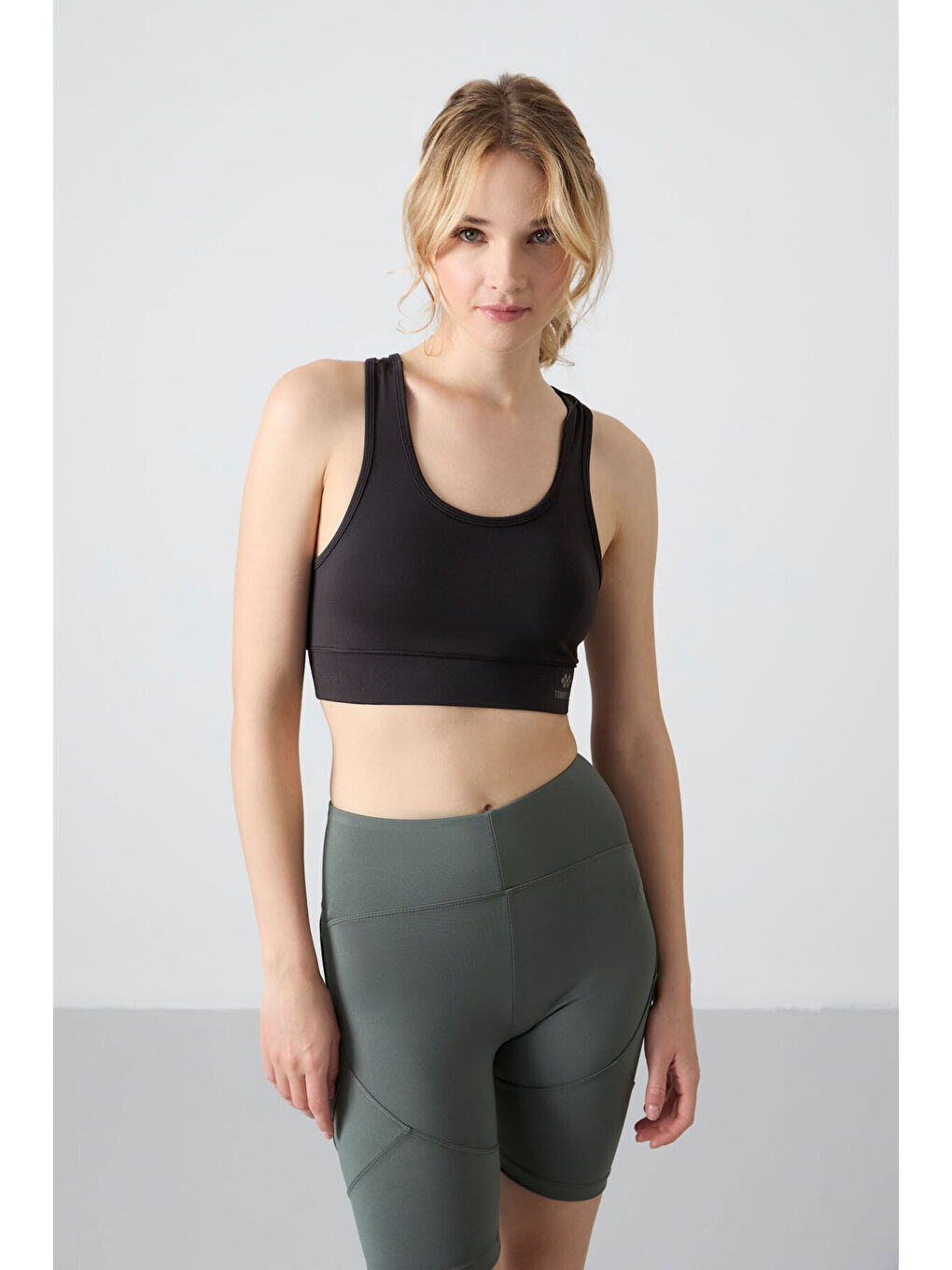 Siyah Sırt Detaylı Dar Kalıp U Yaka Kadın Spor Büstiyer - 97120-3