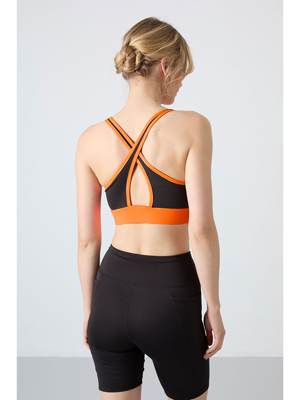 Turuncu Neon Oranj Çapraz Sırt Detaylı Slim Fit U Yaka Pedli Kadın Spor Büstiyer - 97121-4