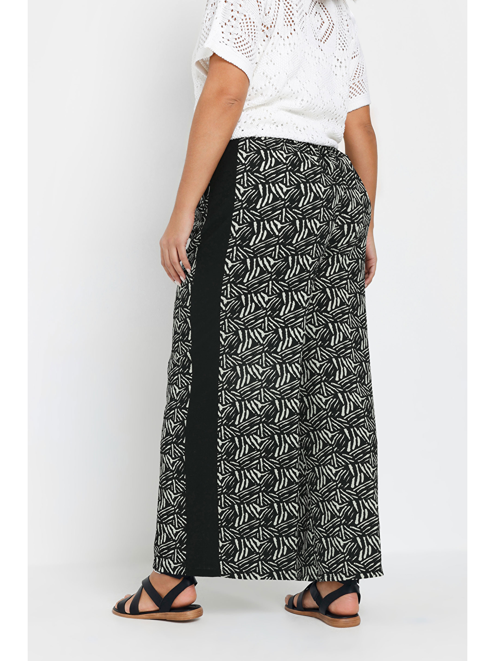 Siyah Büyük Beden Bol Paça Beli Lastikli Cepli Desenli Pantolon 303772-3