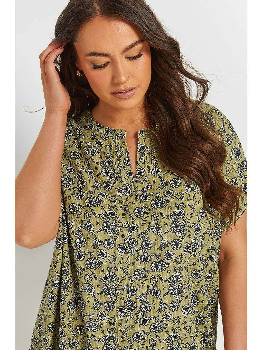 Haki Büyük Beden Çentik Yaka Kısa Kollu Eteği Asimetrik Kesim Desenli Bluz 303867-4