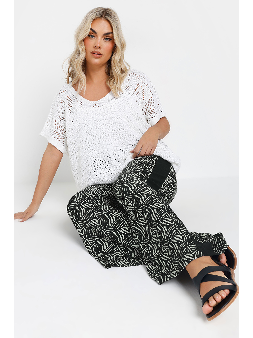 Siyah Büyük Beden Bol Paça Beli Lastikli Cepli Desenli Pantolon 303772-4