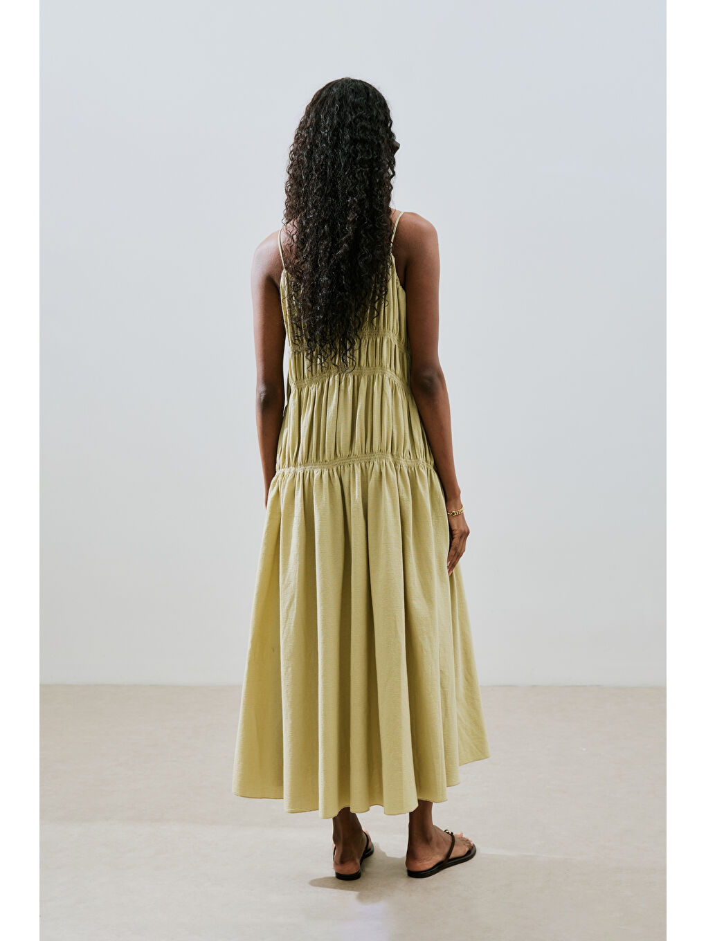 Dokulu Büzgü Detaylı Elbise Soft Yeşil-5