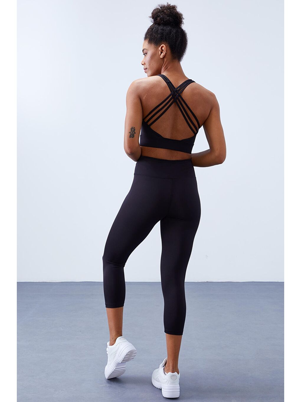 Siyah Yüksek Bel Toparlayıcı Çapraz Sırt Detaylı Slim Fit Kadın Tayt Takım - 95283-4