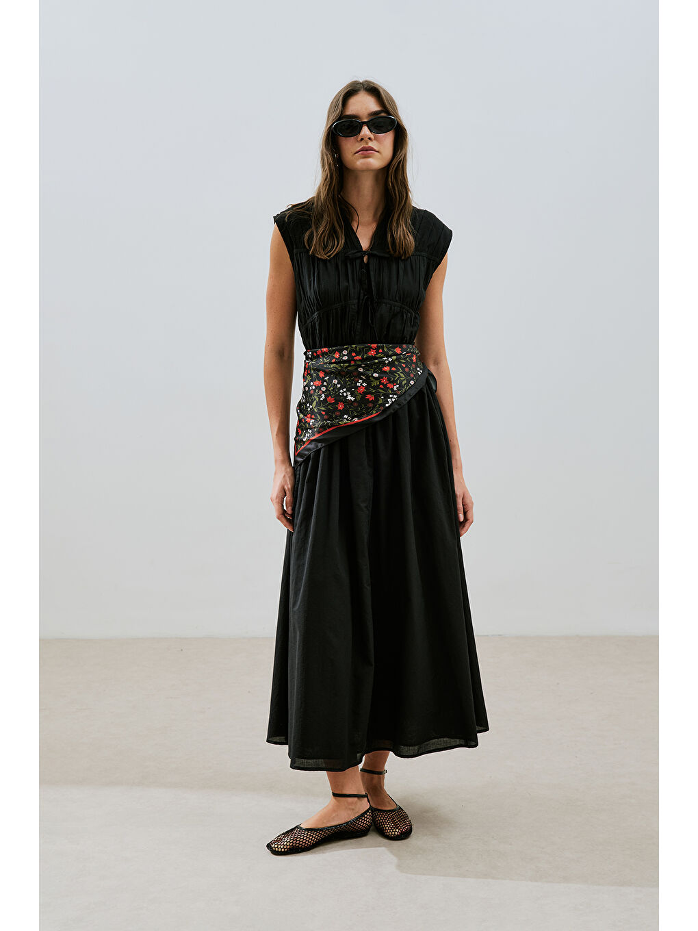 Büzgülü Bağlama Detaylı Elbise Siyah