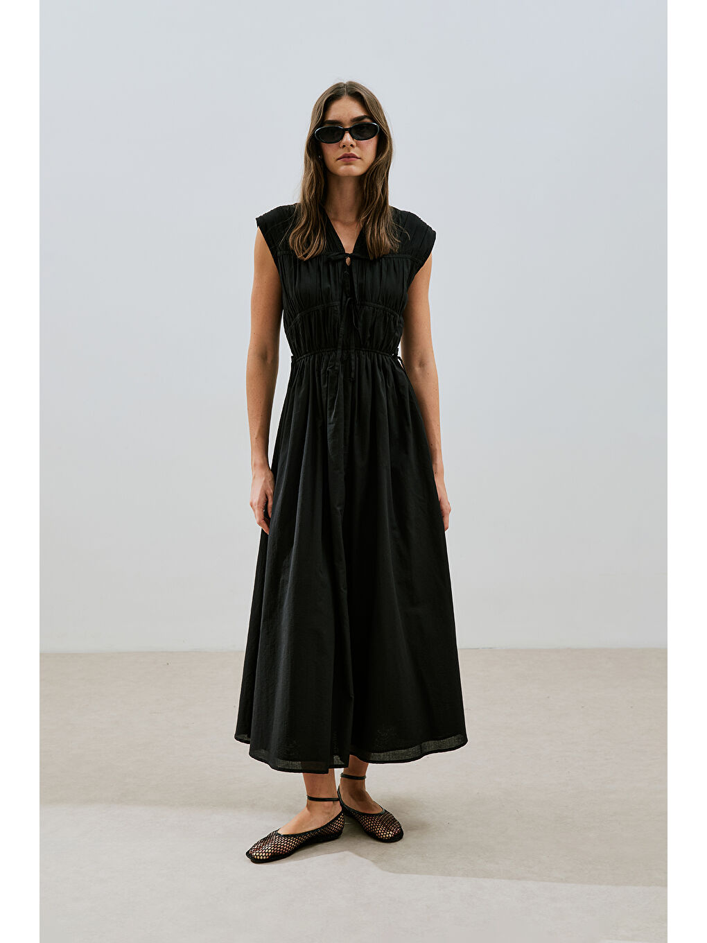 Büzgülü Bağlama Detaylı Elbise Siyah-1