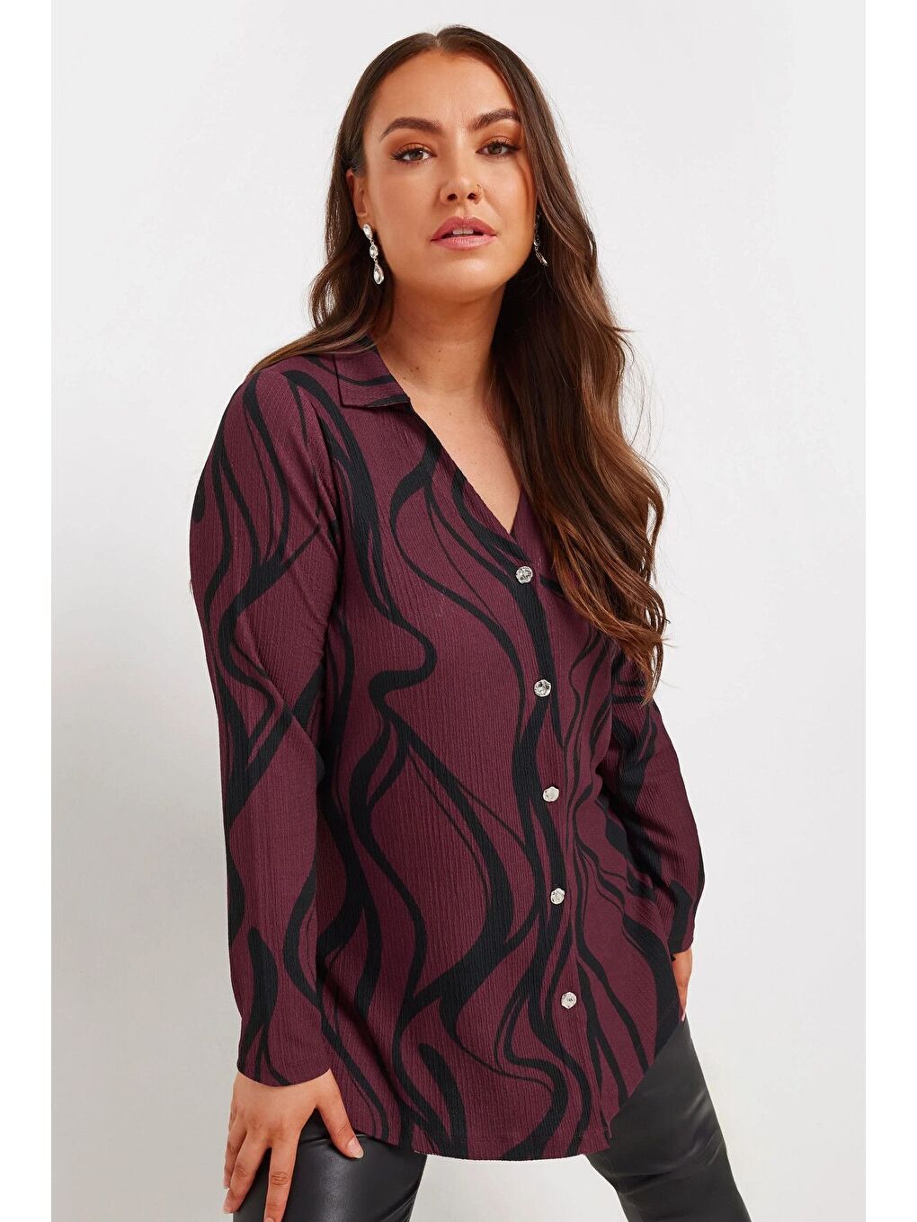 Bordo Büyük Beden Desenli V Yaka Önü Düğmeli Uzun Kollu Gömlek 322167