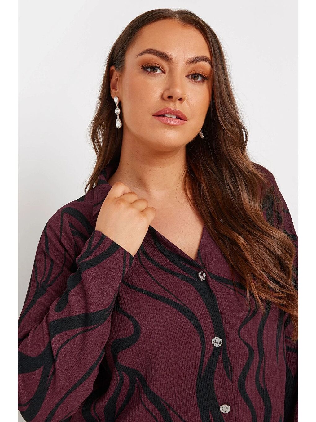 Bordo Büyük Beden Desenli V Yaka Önü Düğmeli Uzun Kollu Gömlek 322167-1
