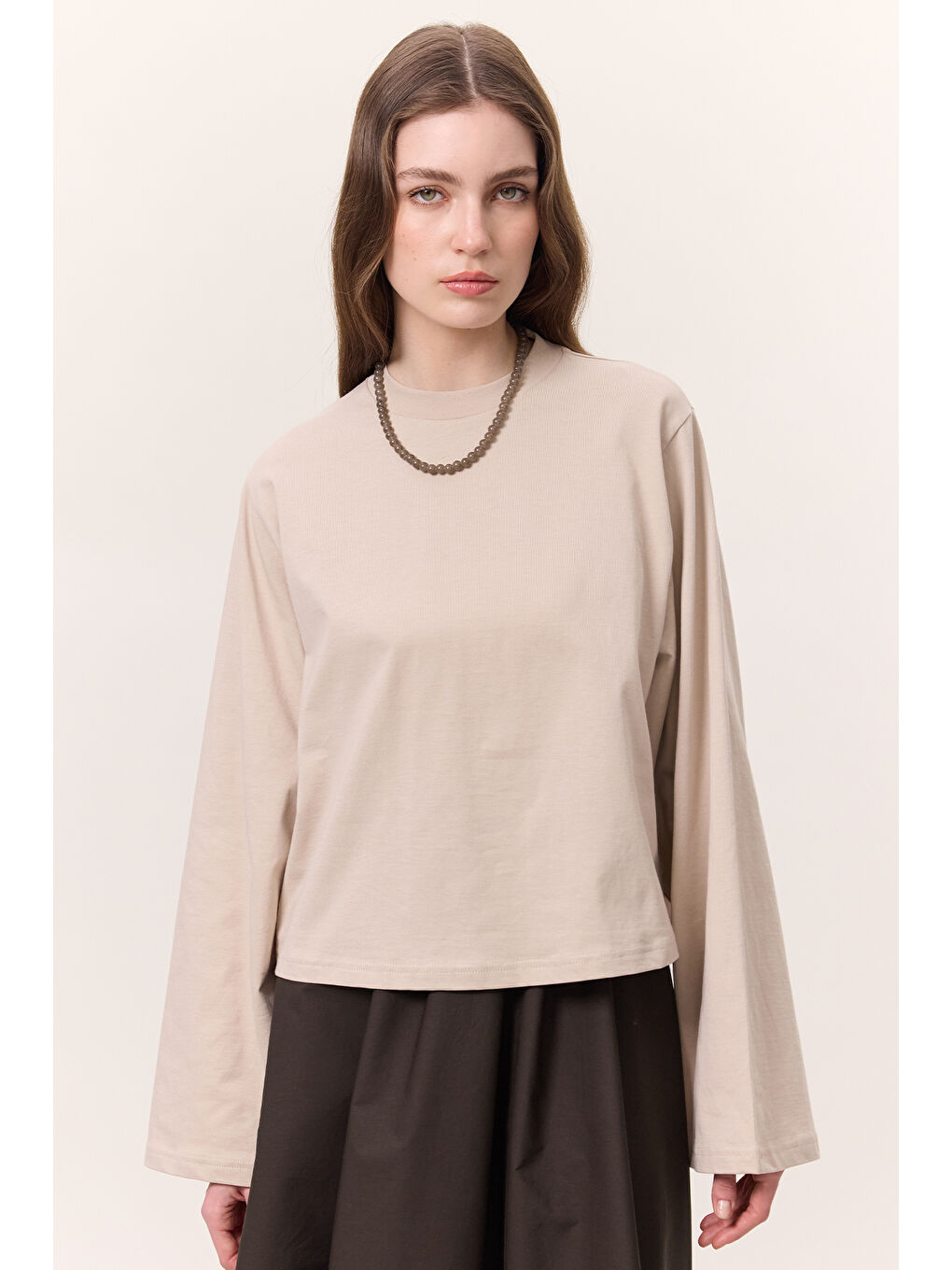 Bej Uzun Kollu Kısa Tshırt Taş