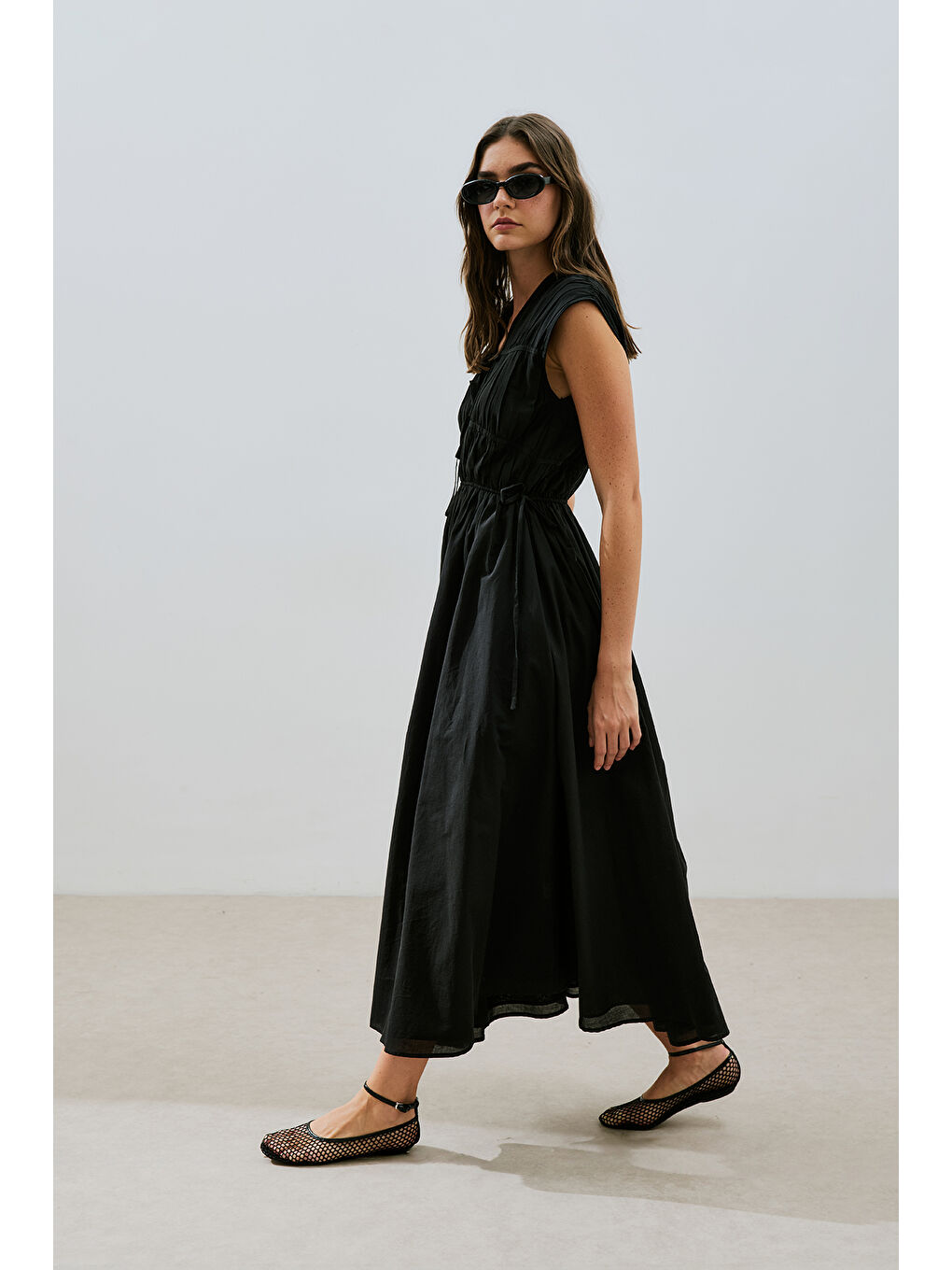 Büzgülü Bağlama Detaylı Elbise Siyah-3