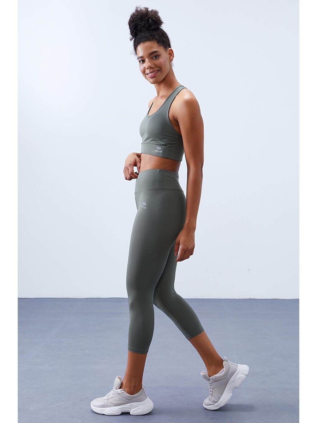 Yeşil Çağla Yüksek Bel Toparlayıcı Çapraz Sırt Detaylı Slim Fit Kadın Tayt Takım - 95283