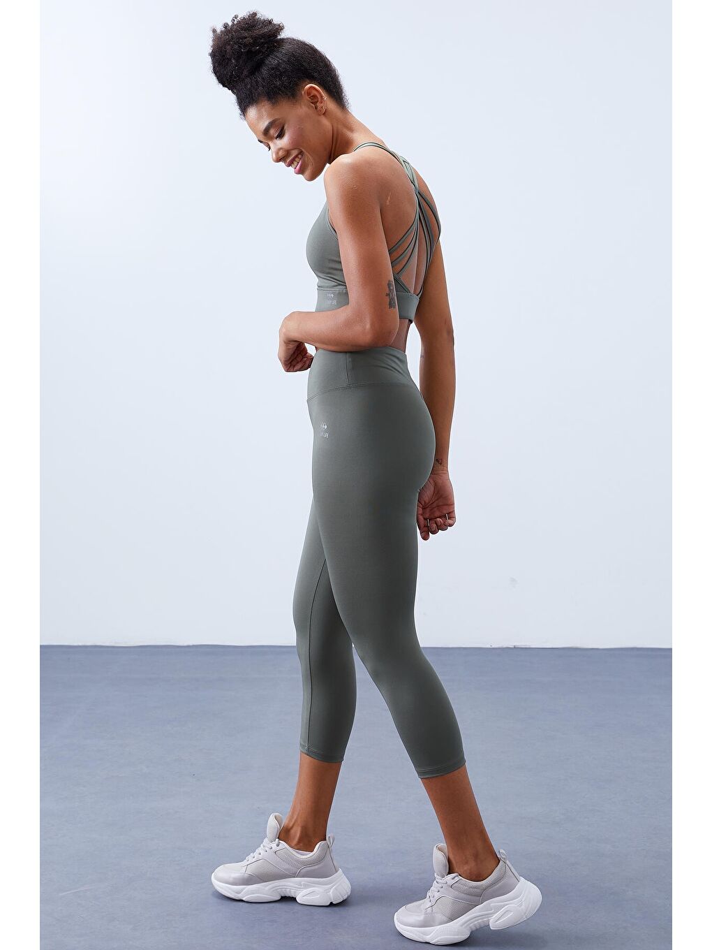 Yeşil Çağla Yüksek Bel Toparlayıcı Çapraz Sırt Detaylı Slim Fit Kadın Tayt Takım - 95283-4