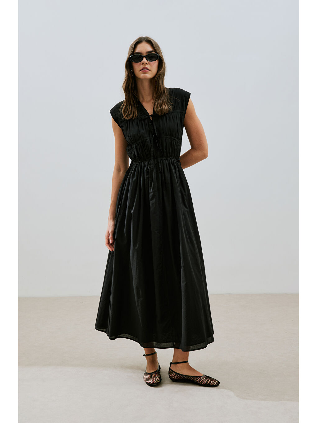 Büzgülü Bağlama Detaylı Elbise Siyah-4