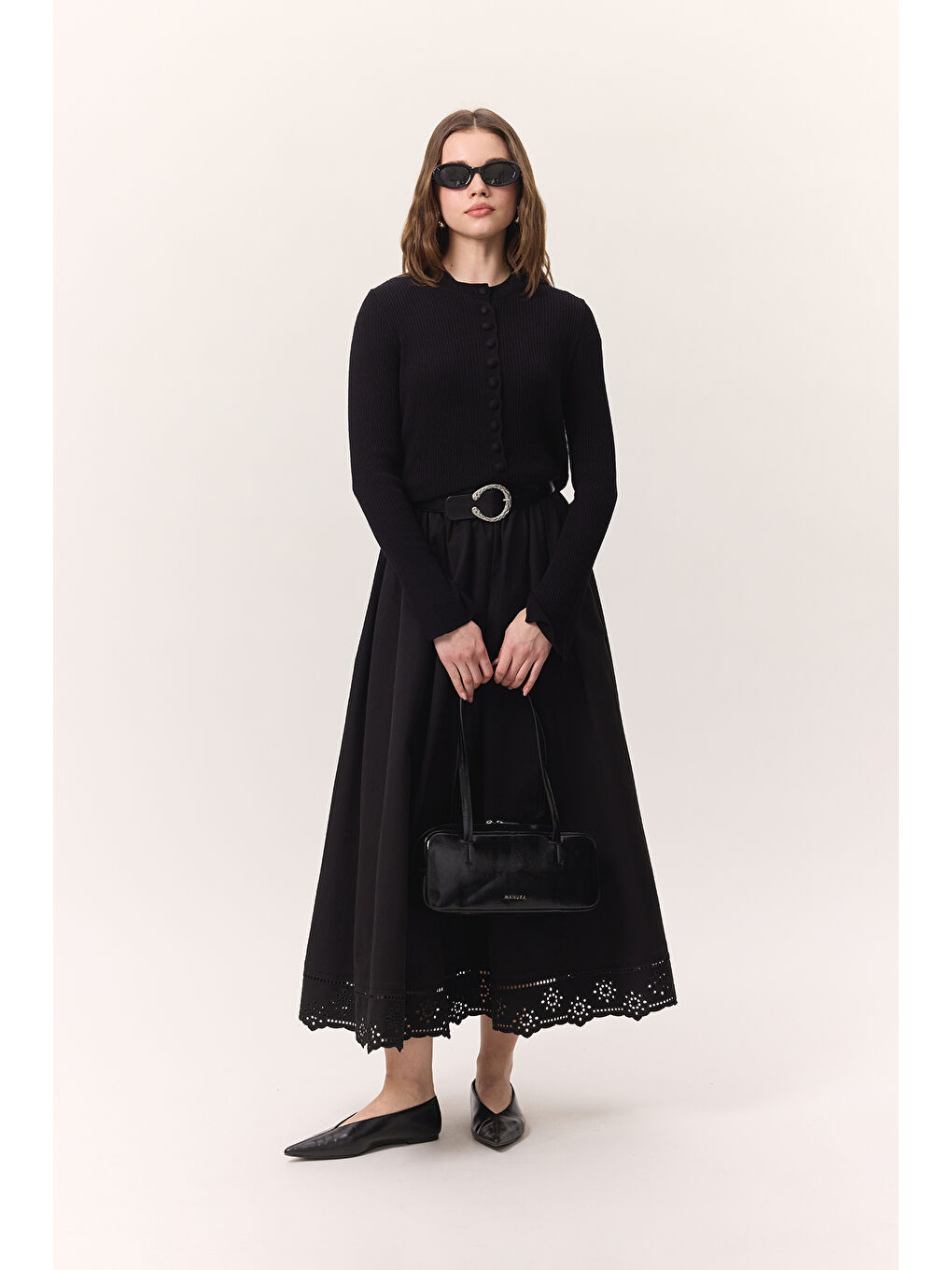 Nakış Detaylı Geniş Etek Siyah