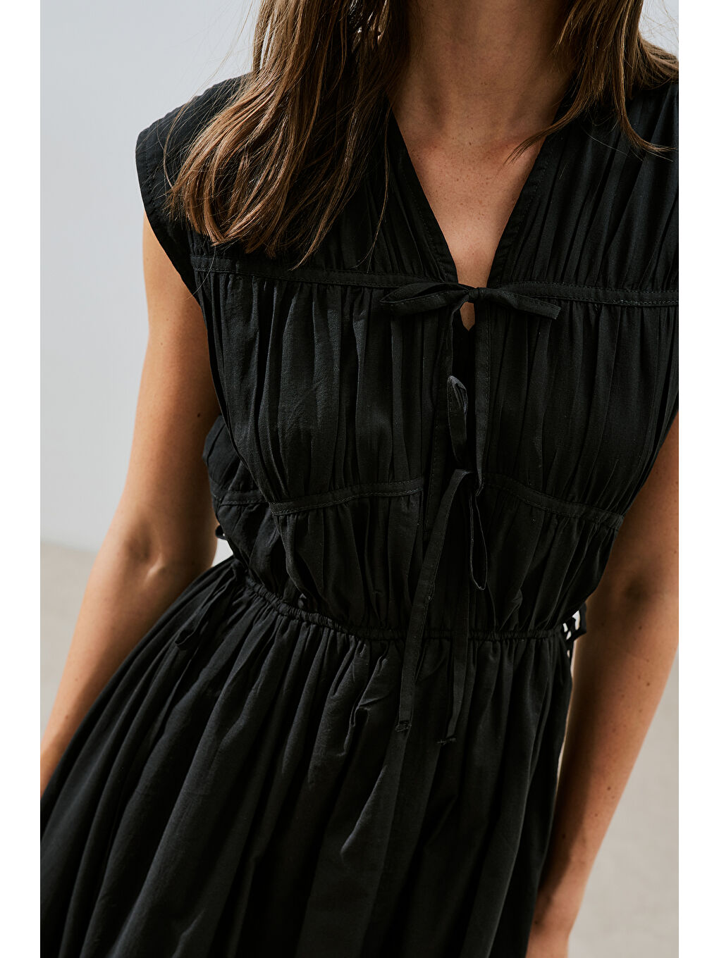 Büzgülü Bağlama Detaylı Elbise Siyah-5