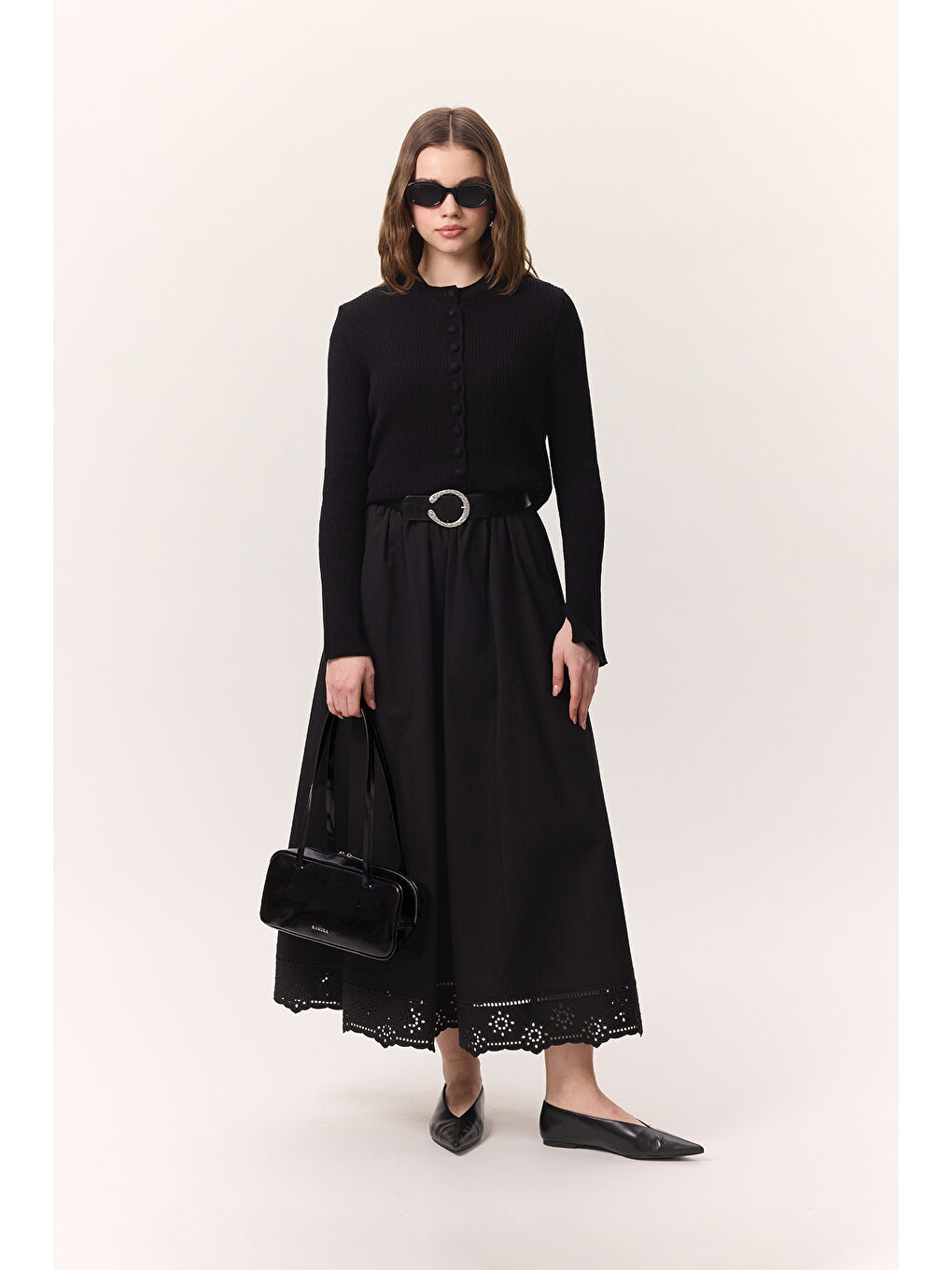 Nakış Detaylı Geniş Etek Siyah-1