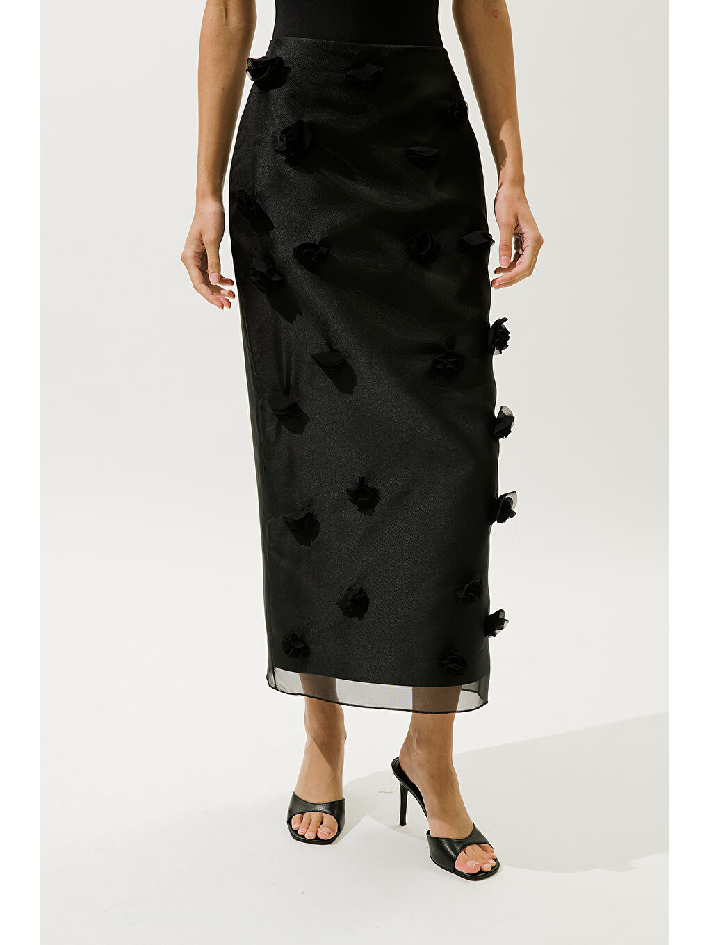 Çiçek Aplikeli Kalem Etek Siyah-4