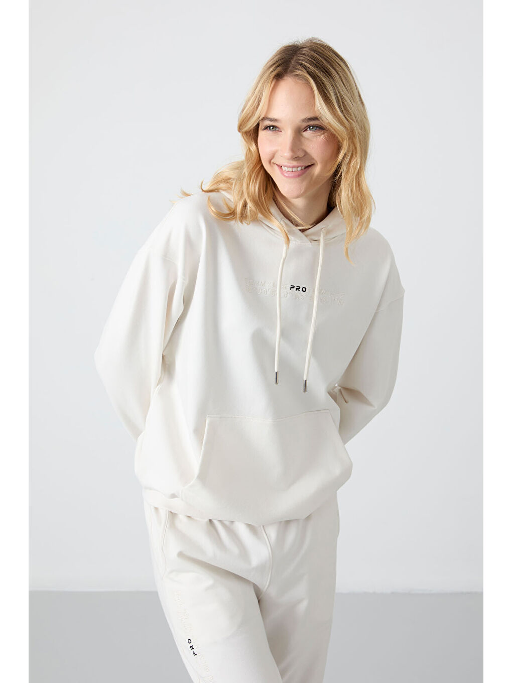 Ekru Kapüşonlu Kanguru Cep Oversize Lastik Paça Kadın Eşofman Takımı - 95288-1