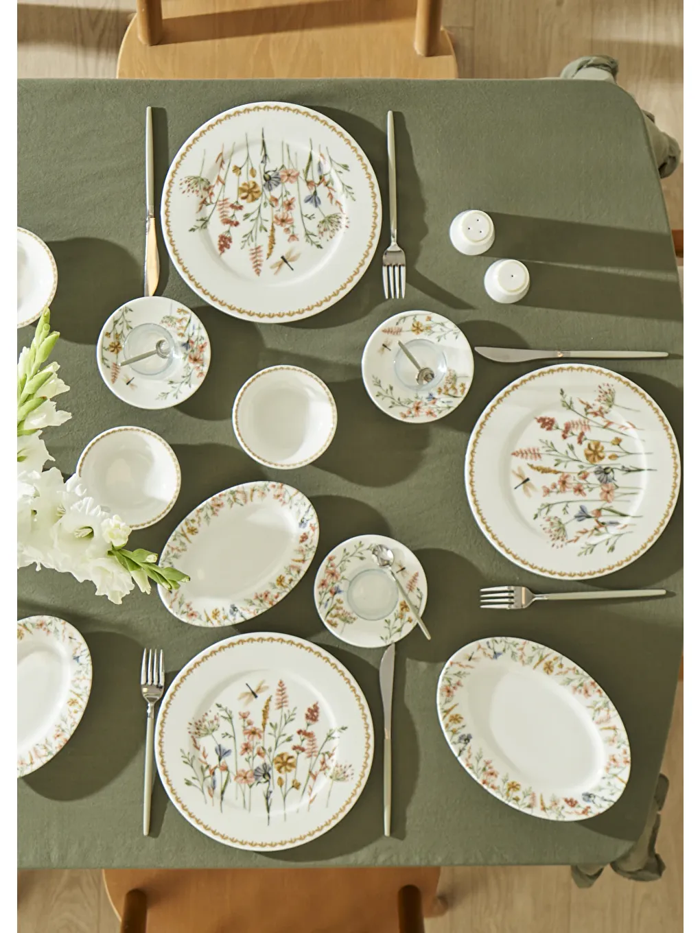 Karışık Flores Porselen 26 Parça 6 Kişilik Kahvaltı Takımı