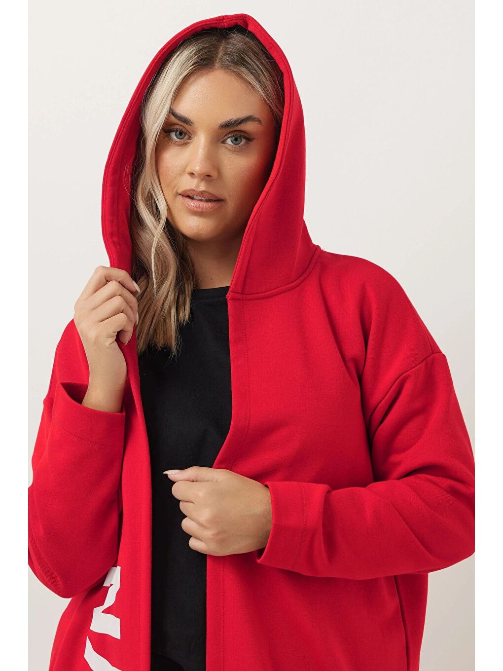Kırmızı Büyük Beden Kapüşonlu Uzun Kollu Yazı Baskılı Cepsiz Hırka 303982-3