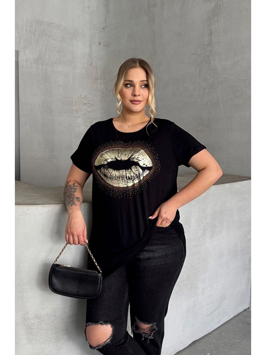 Siyah Büyük Beden Kısa Kollu Bisiklet Yaka Taş İşlemeli Tişört 302264-1