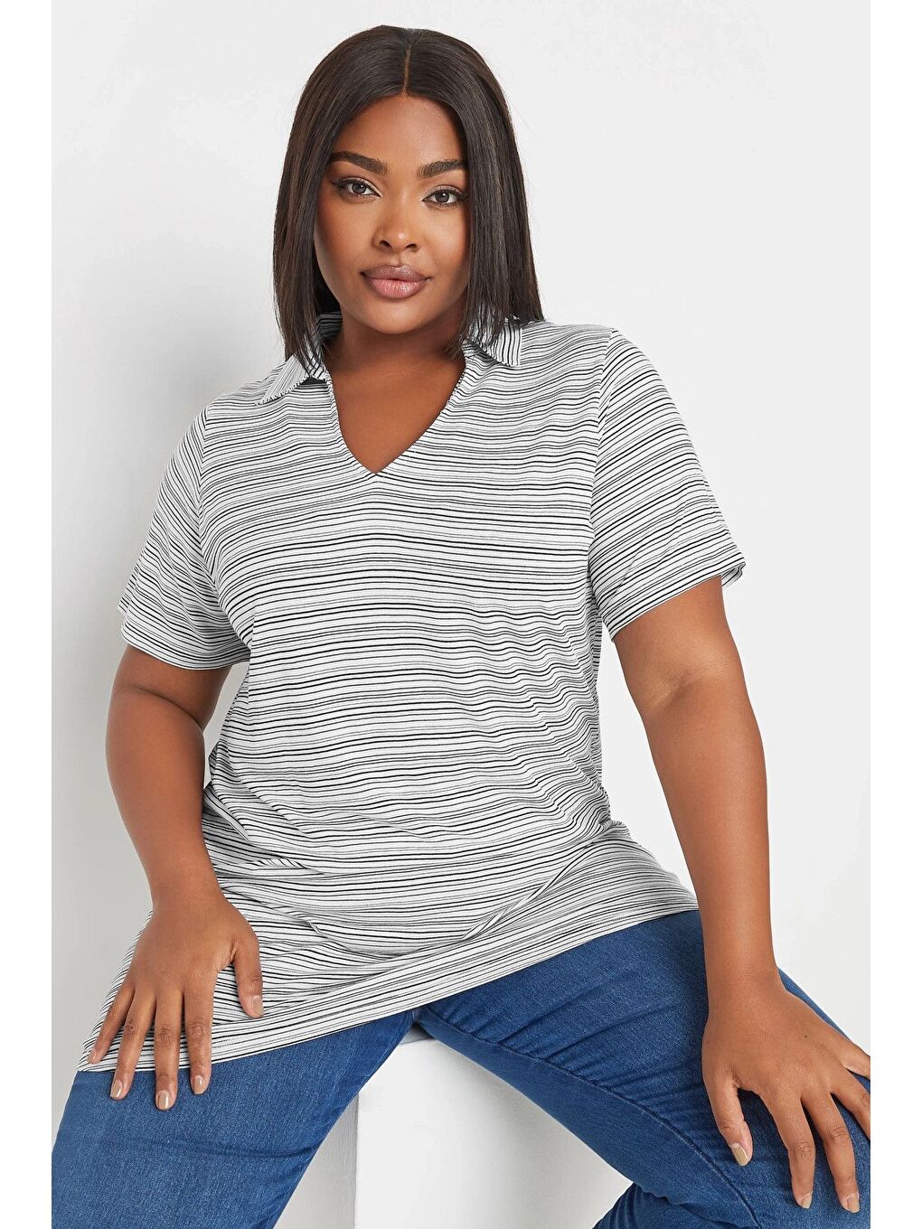 Beyaz Büyük Beden Kısa Kol V Gömlek Yaka Çizgili Bluz 303436-3