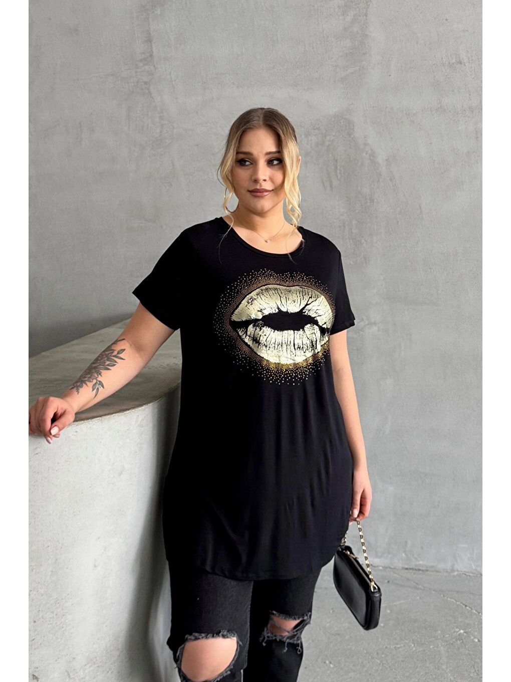 Siyah Büyük Beden Kısa Kollu Bisiklet Yaka Taş İşlemeli Tişört 302264-3