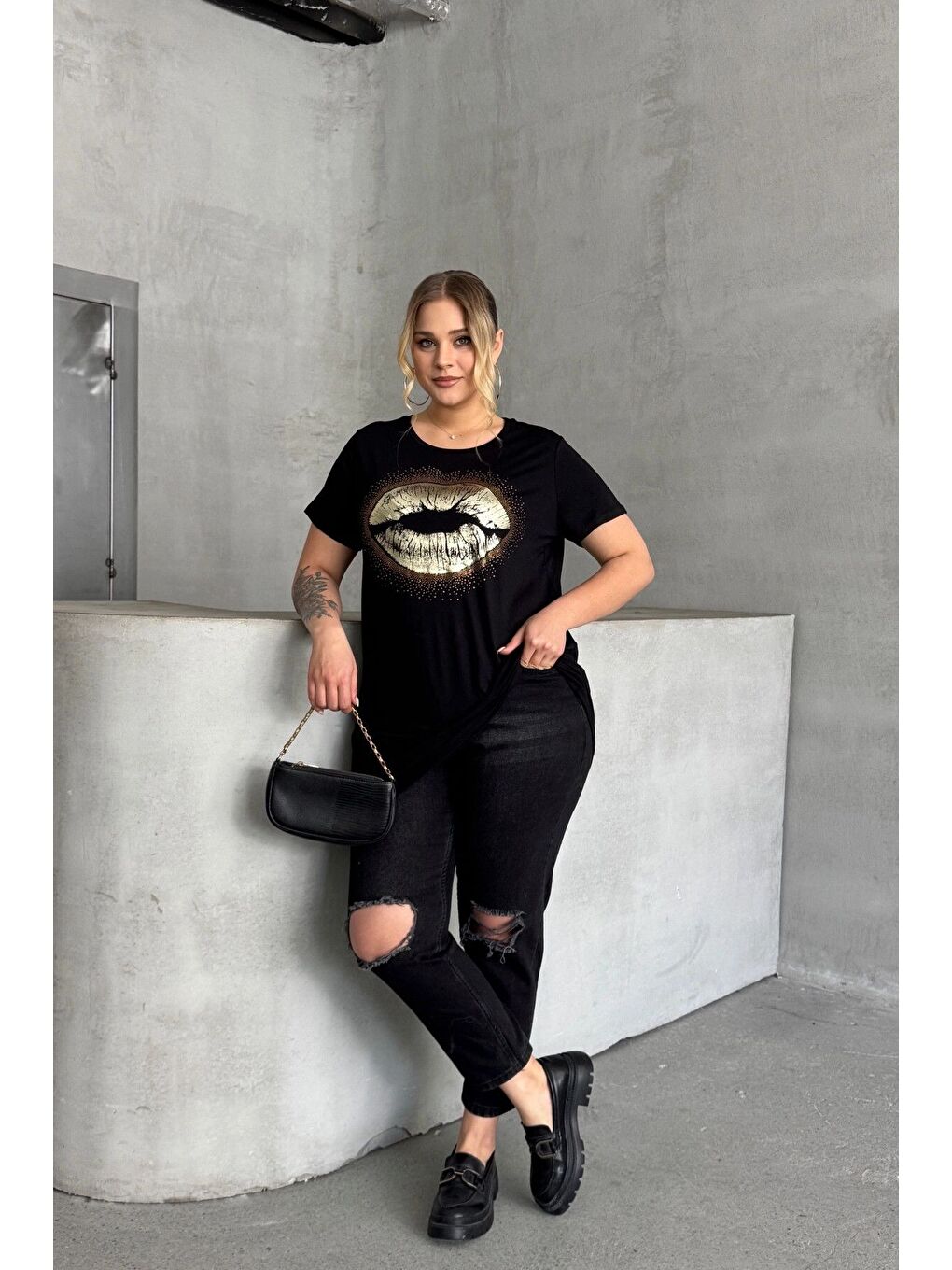 Siyah Büyük Beden Kısa Kollu Bisiklet Yaka Taş İşlemeli Tişört 302264-4