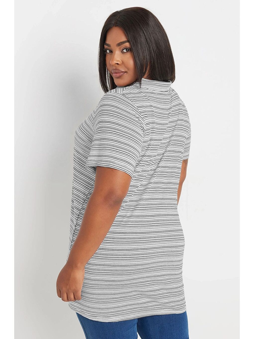 Beyaz Büyük Beden Kısa Kol V Gömlek Yaka Çizgili Bluz 303436-5