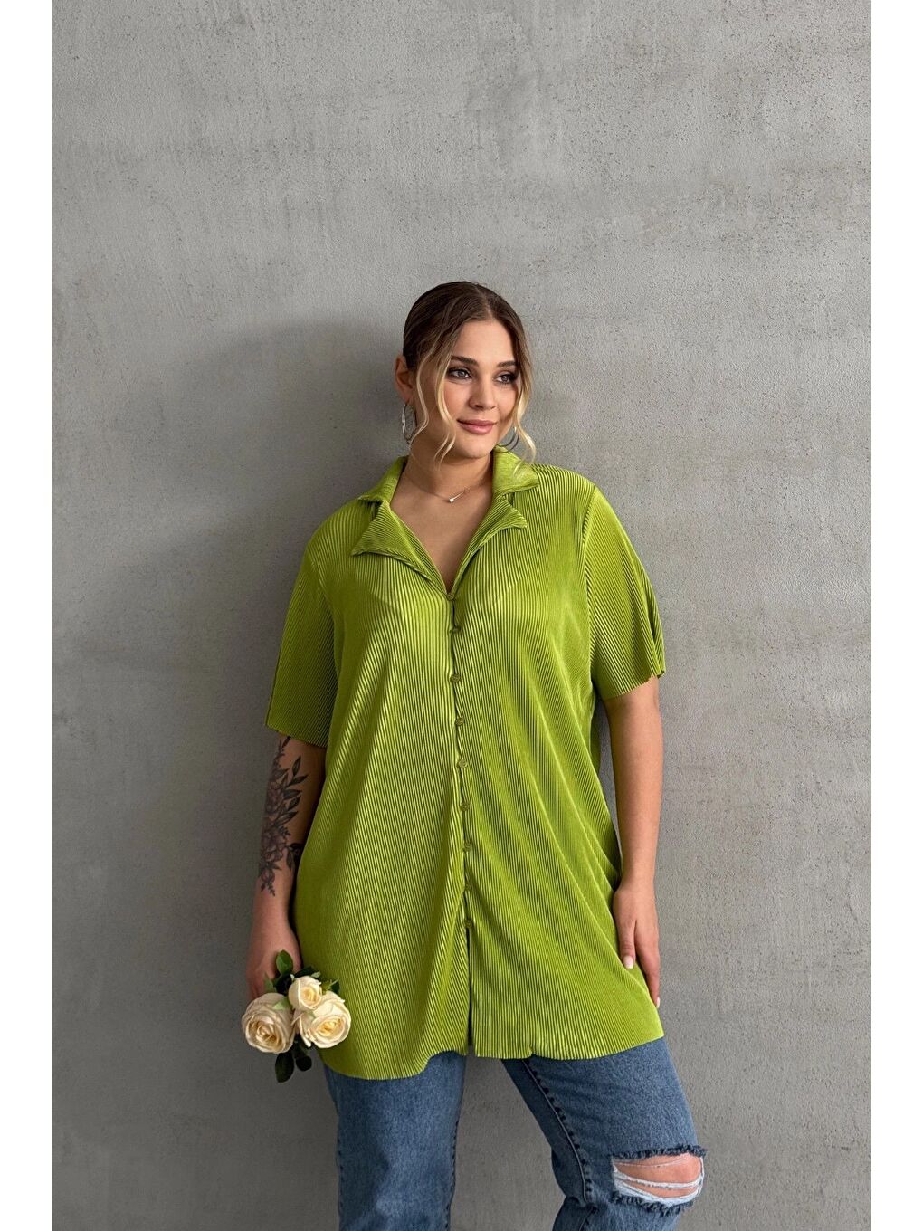 Yeşil Büyük Beden Kısa Kollu Önü Düğmeli Fitilli İnce Gömlek 300738