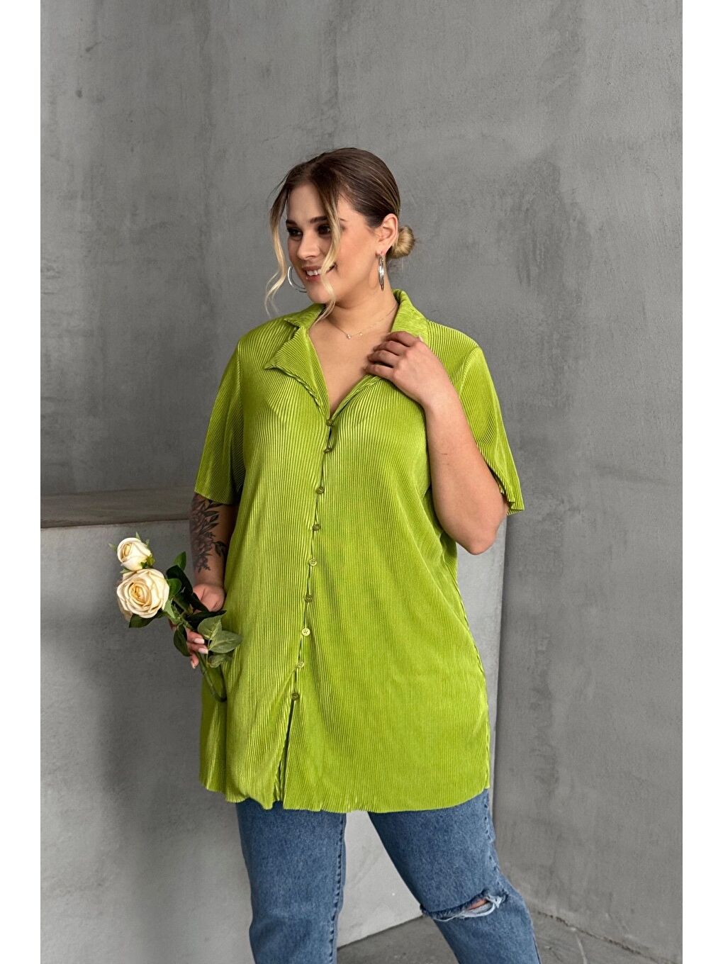 Yeşil Büyük Beden Kısa Kollu Önü Düğmeli Fitilli İnce Gömlek 300738-1