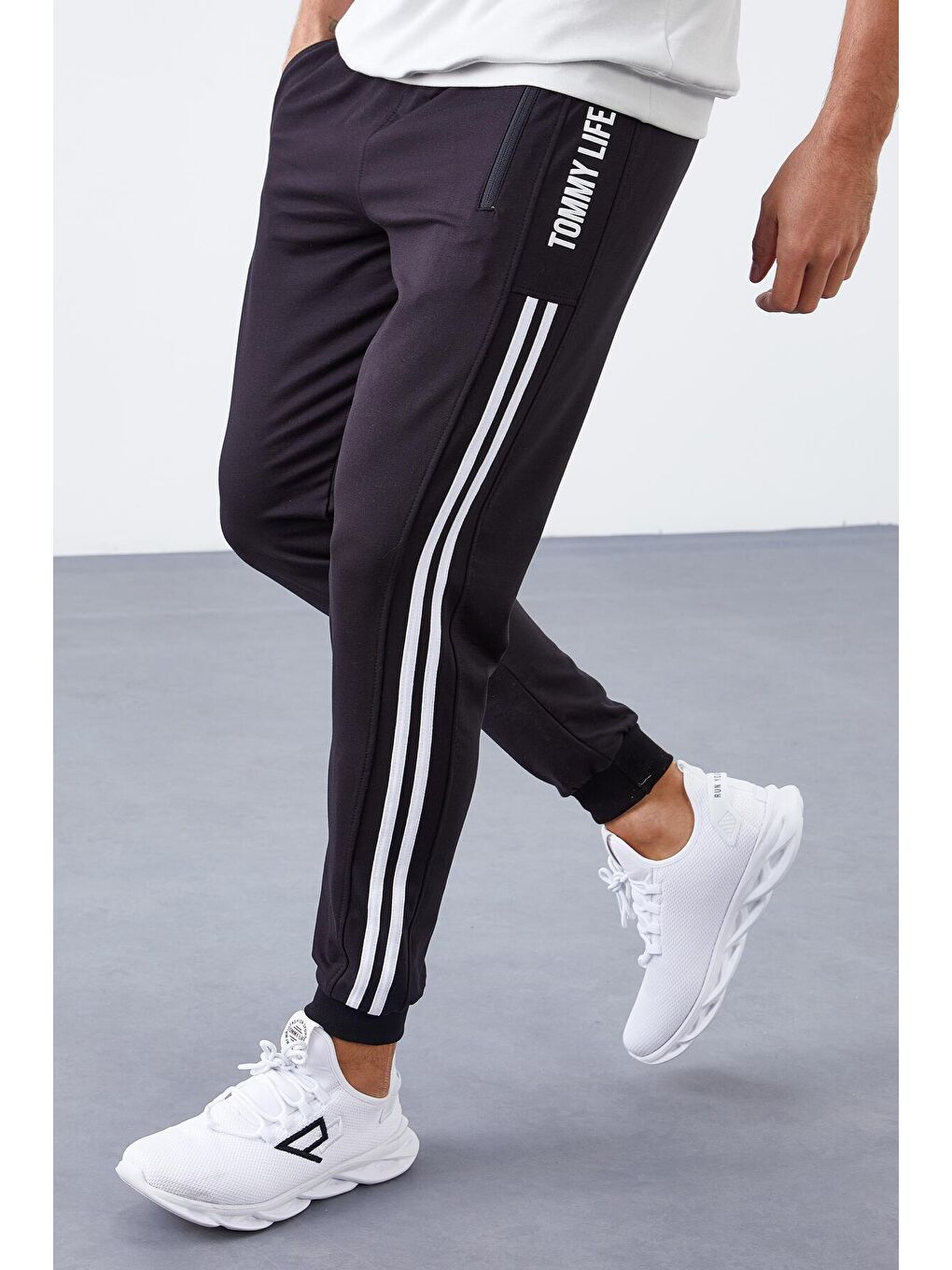 Siyah - Beyaz Çift Biye Şeritli Standart Kalıp Jogger Erkek Eşofman Alt - 84694-1