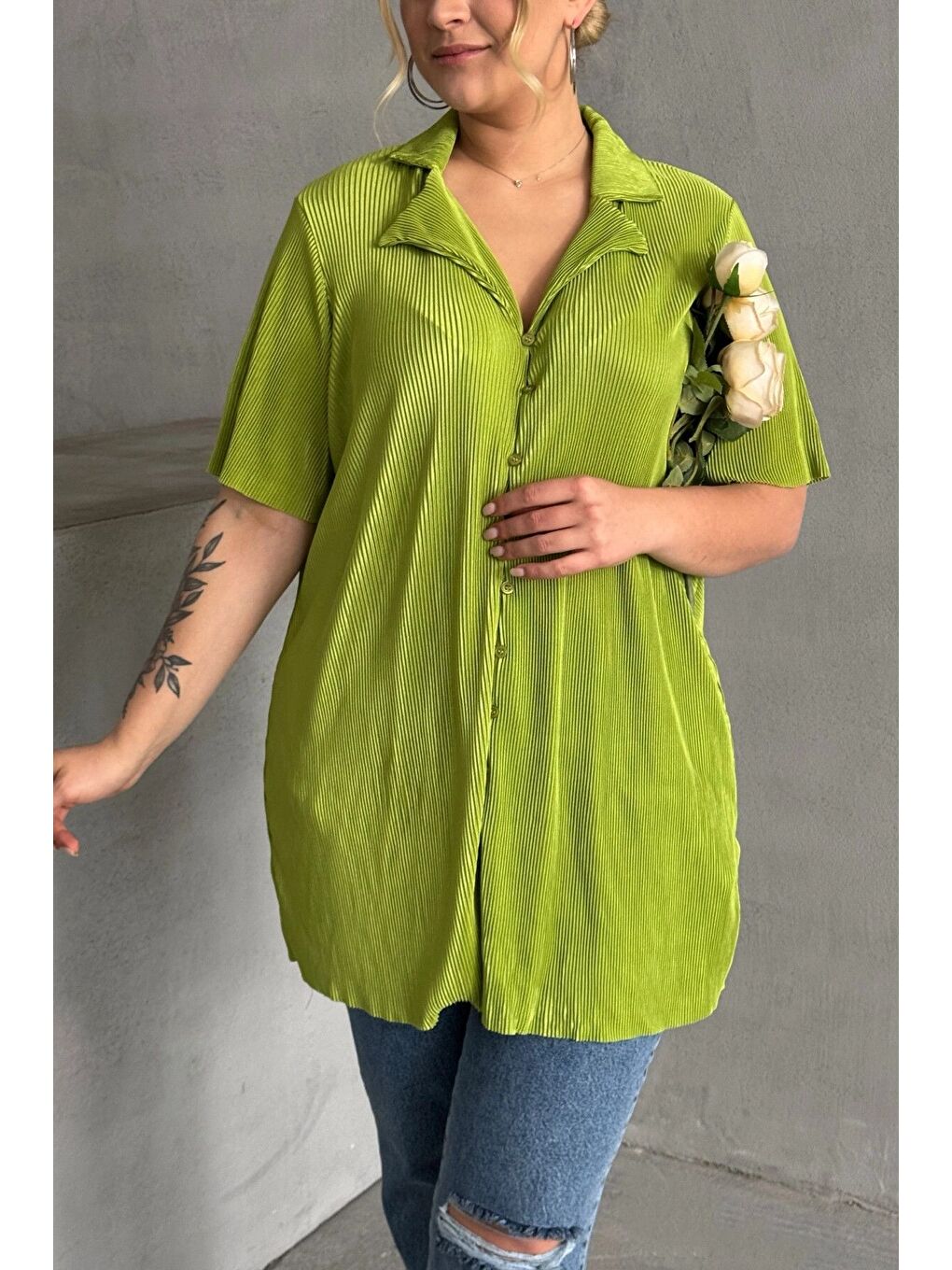 Yeşil Büyük Beden Kısa Kollu Önü Düğmeli Fitilli İnce Gömlek 300738-5