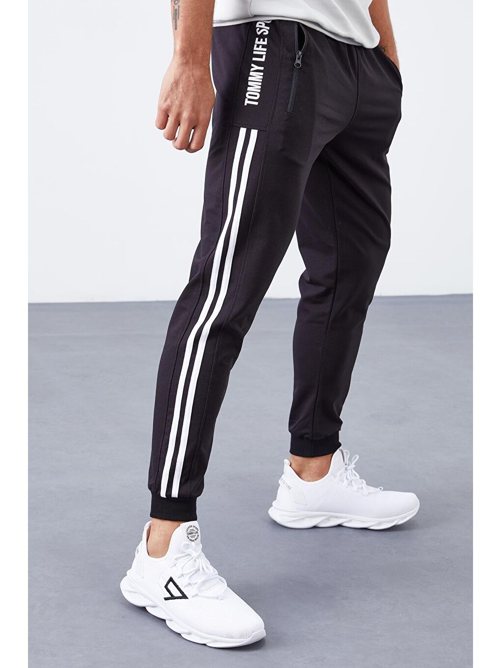 Siyah - Beyaz Çift Biye Şeritli Standart Kalıp Jogger Erkek Eşofman Alt - 84694-3