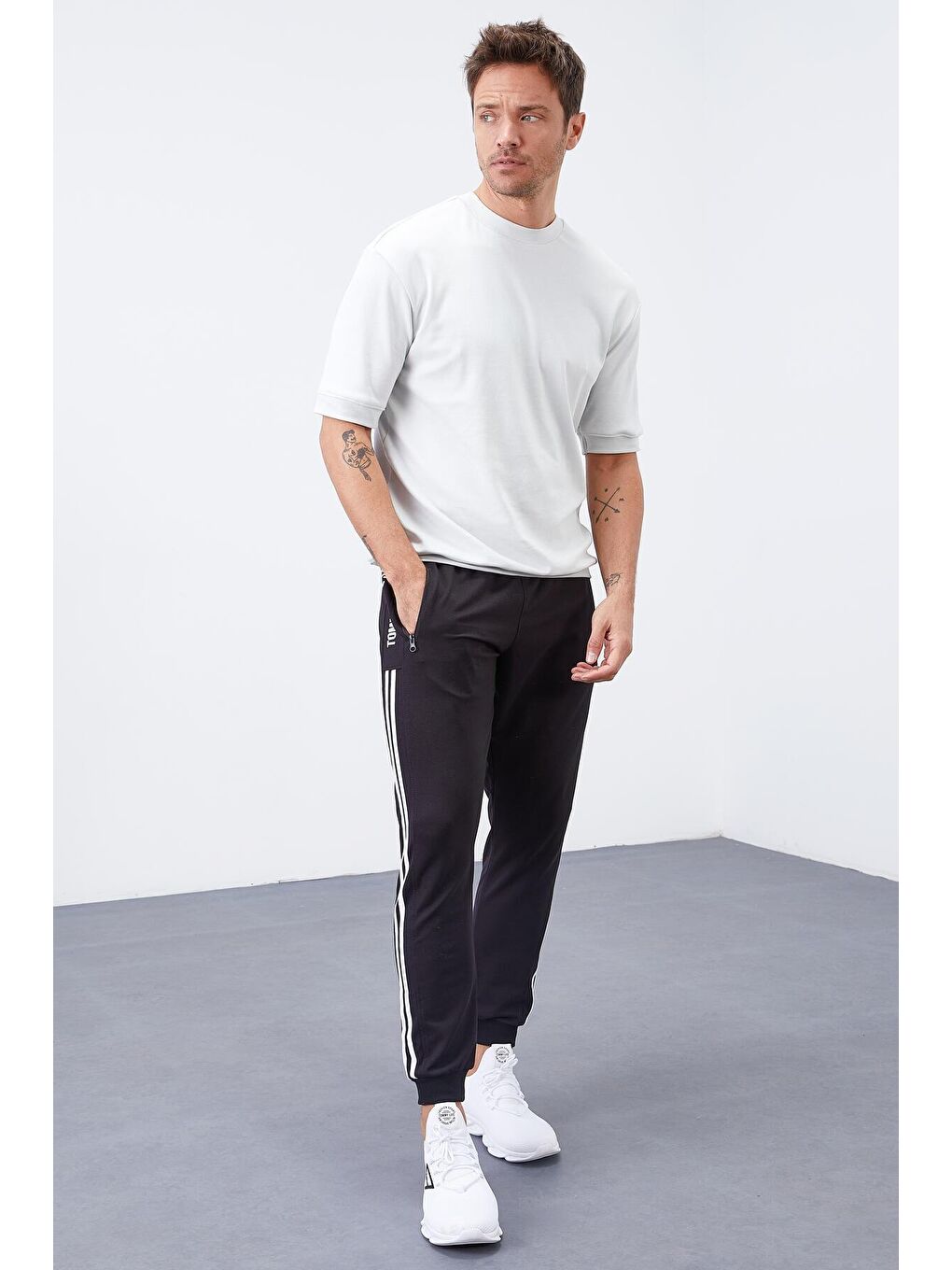 Siyah - Beyaz Çift Biye Şeritli Standart Kalıp Jogger Erkek Eşofman Alt - 84694-4