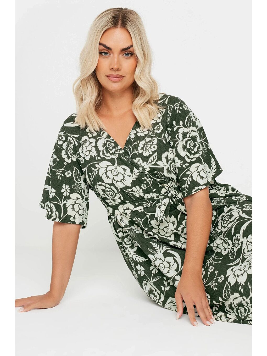 Haki Büyük Beden Kısa Kollu V Yaka Kuşaklı Anvelop Elbise 137988-1