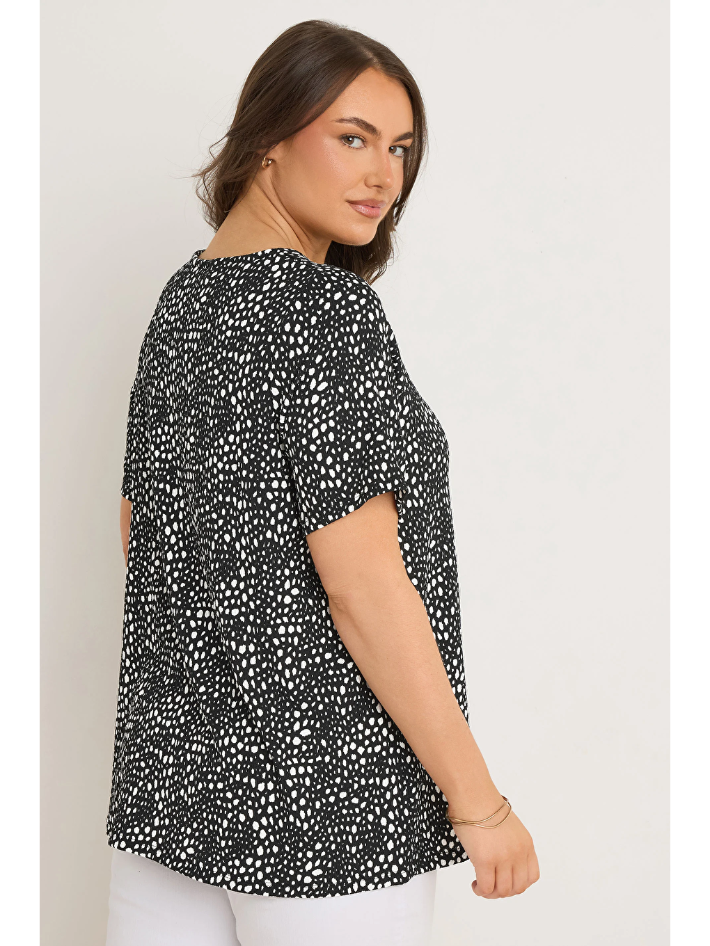 Siyah Büyük Beden Kısa Kollu Bisiklet Yaka Desenli Bluz 615913-3