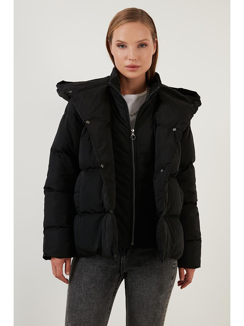 Siyah Fermuarlı Dik Yaka Kapüşonlu Şişme Mont 497BUSE