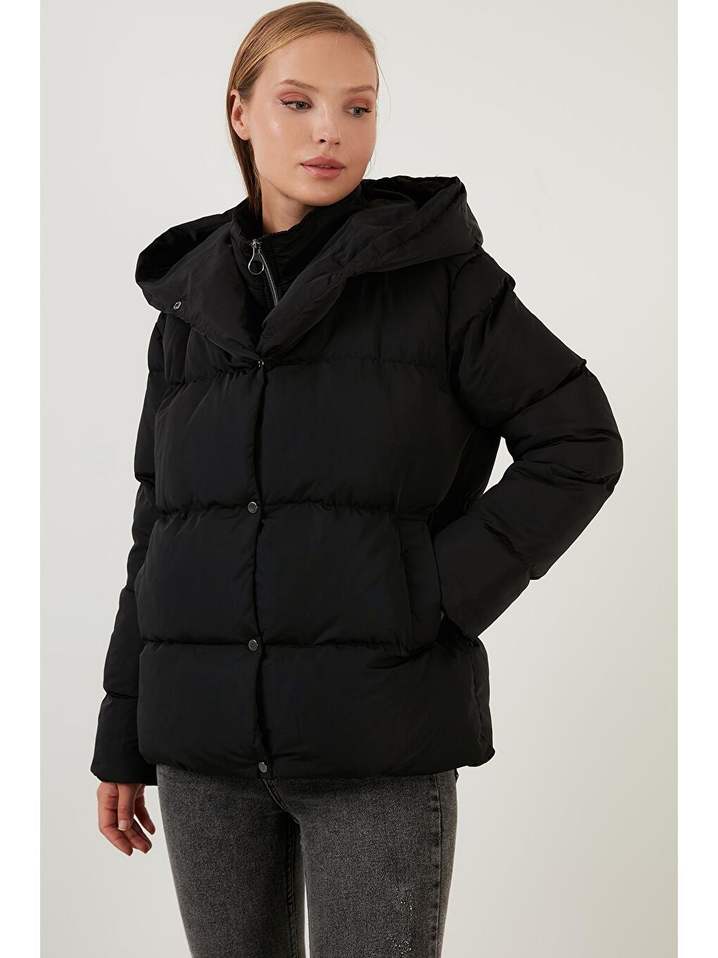 Siyah Fermuarlı Dik Yaka Kapüşonlu Şişme Mont 497BUSE-1