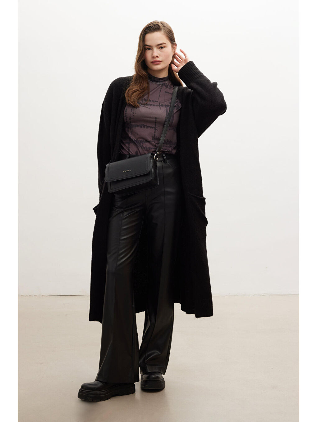 Kapaklı Omuz Çantası Siyah